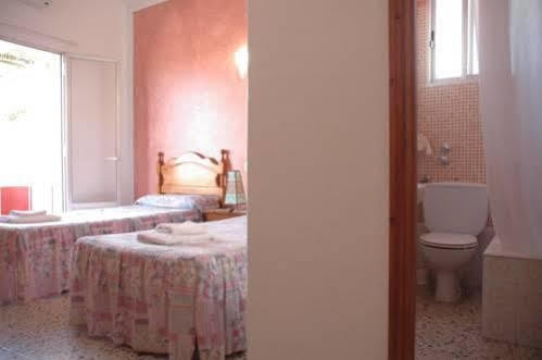 Hotel Hostal Paris Ciutadella à Ciutadella  Extérieur photo